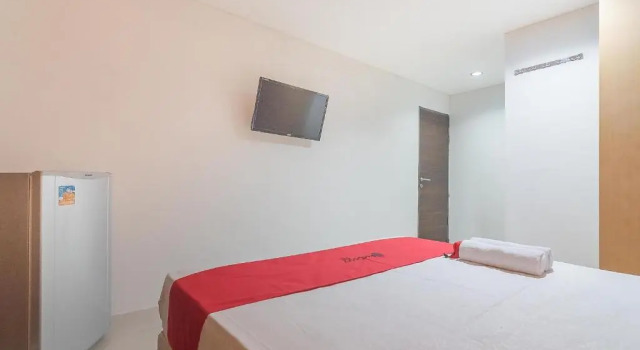 Двухместный номер Standard RedDoorz Plus near Sepinggan Airport 3 Balikpapan