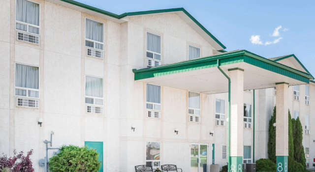 Super 8 by Wyndham Dauphin, Book Inn Mini‑Hotels in Manitoba, Inn