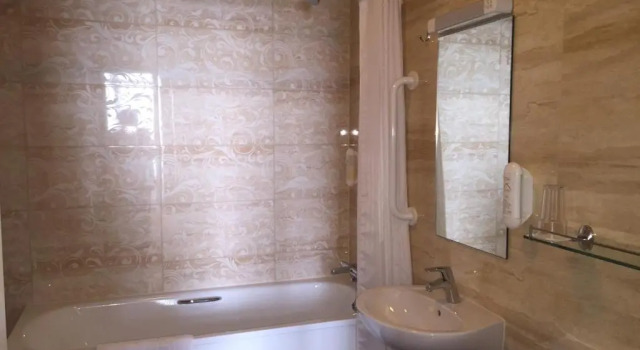 Номер Standard Cabot Court Hotel
