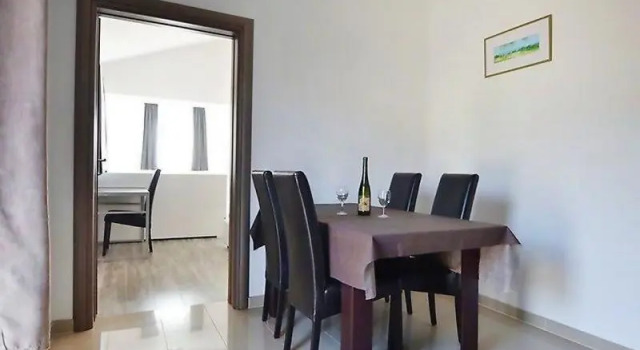 Четырёхместные апартаменты с балконом Apartments Bili