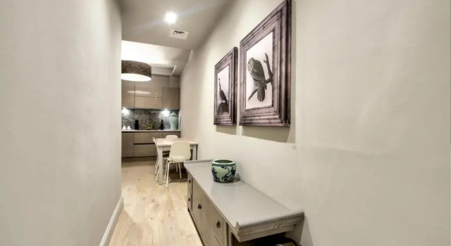 Апартаменты Hamilton Place - Beautiful and central city apartment with private entrance sleeps 4