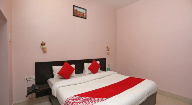 Люкс Standard Collection O 44523 Shri Krishna Hotel Inn