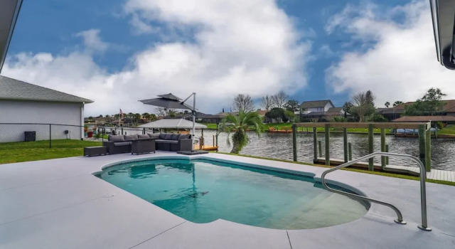 Коттедж Waterside Pool Paradise