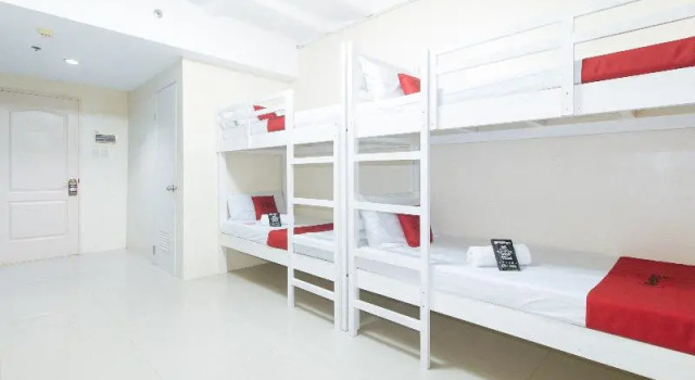 Четырёхместный номер Standard RedDoorz @ Insular Square Mandaue City