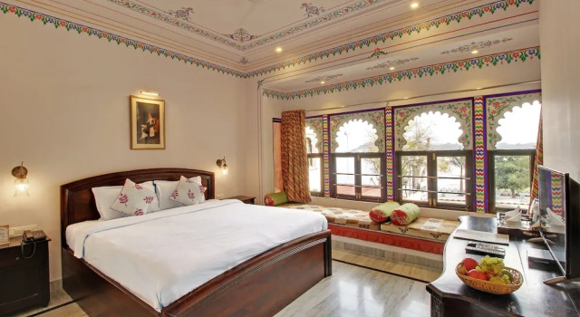 Номер Deluxe с балконом Panna Vilas - A Lake Facing Boutique Hotel