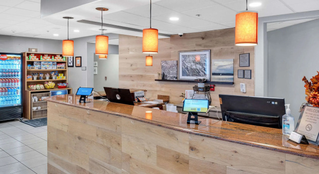 Country Inn & Suites by Radisson Rehoboth Beach - Dewey, Забронировать Отель Рехобот-Бич Delaware Beaches, рядом с Fifer Orchards Local-Fresh Market - Dewey Beach