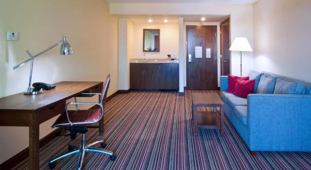 Люкс Four Points by Sheraton Nashville Airport