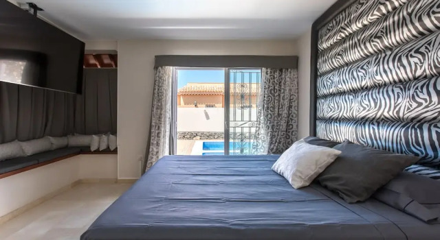 Classic Villa, luxe, private pool & prime location, Book Hotel Hotels in Tenerife with Parking, Parking