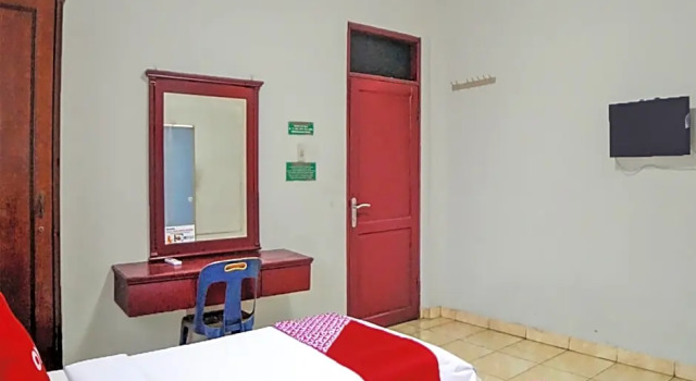 Люкс Oyo 91706 Hotel Serena Anggrek