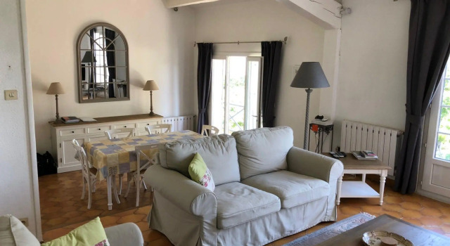 Holiday villa near Narbonne-Plage, fenced private swimming pool and view of a lake