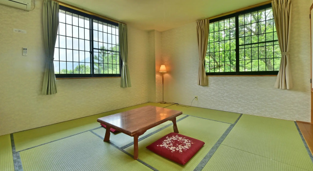 Petit Hotel Iris, Boek Hotel Otari 