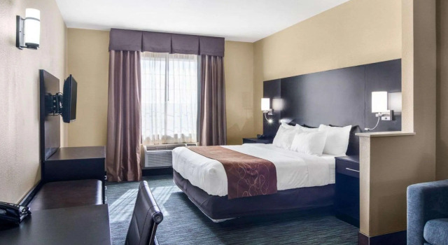Люкс c 1 комнатой Comfort Suites Odessa near University