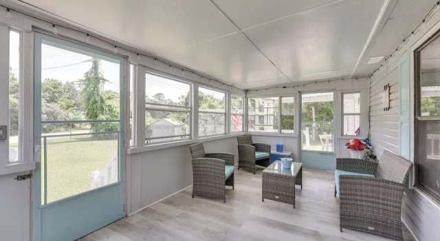 Коттедж PCB Family Home w/ Sunroom, 1 Mi to Shore!