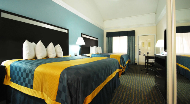 Четырёхместный номер Standard Americas Best Value Inn Sinton