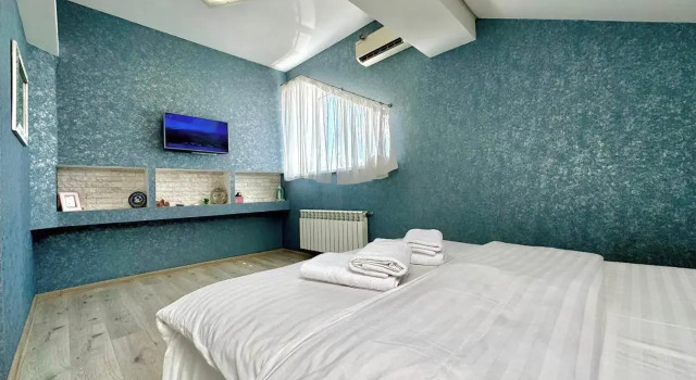 Новострой, с выходом на крышу, МАНСАРДА, центр, Prenota Hotel Poltava Poltava
