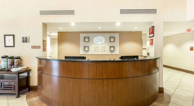 Comfort Suites Charleston West Ashley, Забронировать Отель Отели West of the Ashley с завтраком, Завтраки