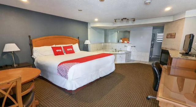 Люкс First Canada Hotel Cornwall Hwy 401 ON