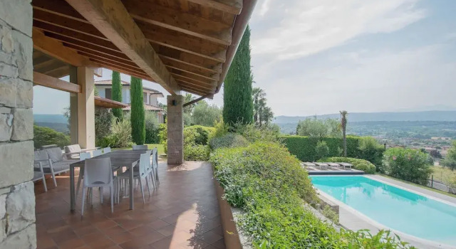 Вилла Villa Vittoria by Whale Homes