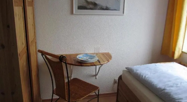 Haus Bielefeld Zimmer 30a, Забронировать Гостевой дом Гостевые дома Нордерней, рядом с Куртеатр в г. Нордерней, Гостевой дом