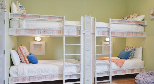 The Dawn Treader - 1232982, Book Hotel Hoteller i Inlet Beach med parkering, Parkering