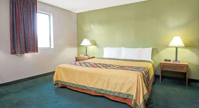 Люкс Super 8 by Wyndham Eureka/Six Flags Nearby
