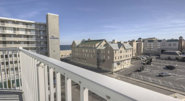 Люкс с балконом и с видом на город Tidelands Caribbean Boardwalk Hotel and Suites