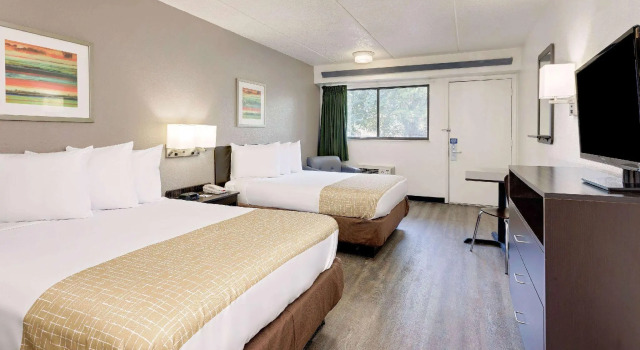 Четырёхместный номер Standard Travelodge by Wyndham College Park