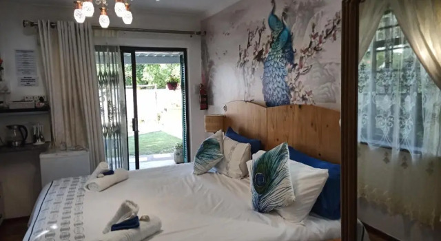 Двухместный номер Deluxe с видом на бассейн Queensburgh B&B or Self Catering
