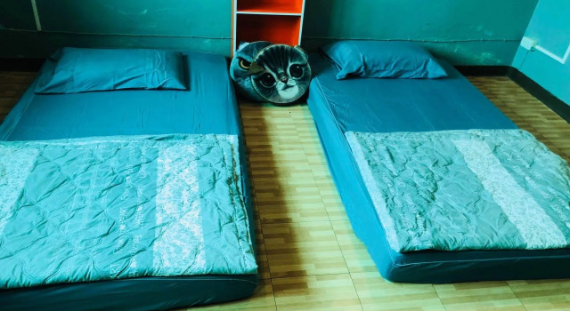 Wachi Hostel Bangkok, Забронировать Хостел Отели Бангкока с парковкой, рядом с Станция метро Wongwian Yai, Парковка