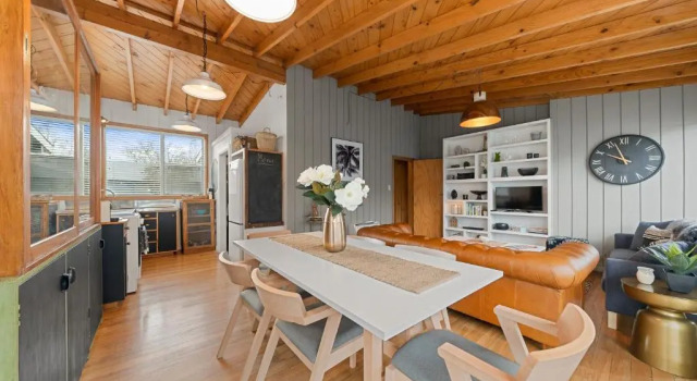 The Walnut Tree House - Martinborough Holiday Home