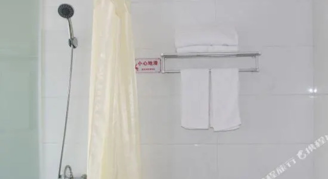 Migao Chain Hotel (Dezhou Chenghuangmiao Pedestrian Street No.5 Middle School Shop), Prenota Hotel Hotel a Shandong con parcheggio, Parcheggio