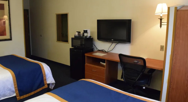 Четырёхместный номер Economy Inn at the Finger Lakes