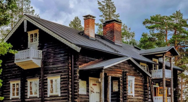 Domnan Pirtti, Boek Hotel Kostomoeksja 