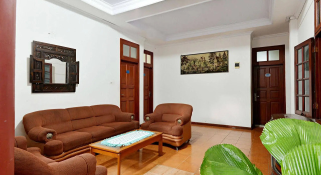 Zenrooms Villa Duta, Buchen Sie Villa Hotels in Bogor mit Frühstück, in der Nähe von Kujang Monument, Frühstück