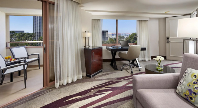 Двухместный номер Standard с балконом Hilton Long Beach Hotel
