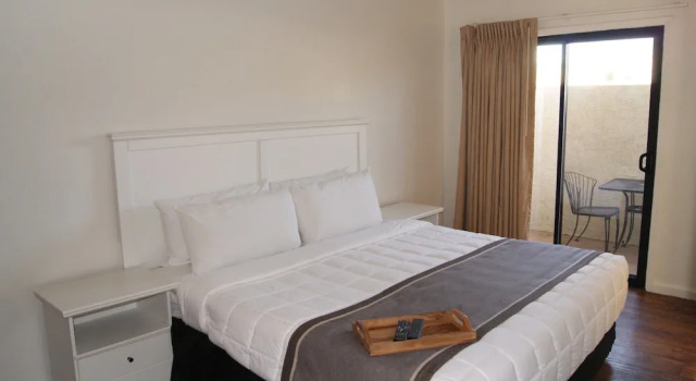 104 Fully Furnished 1BR Suite-Outdoor Pool! by RedAwning, Забронировать Апартаменты/квартира Апартаменты Пруда в Темпе, Апартаменты/квартира