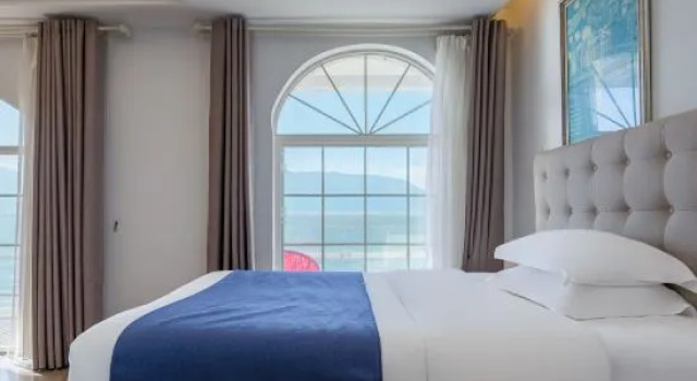 Люкс Deluxe Erhai Lake View Resort Hotel Yuebo Jingyi
