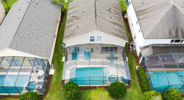 Tropical and Peaceful This 5 bed With Pool Spa