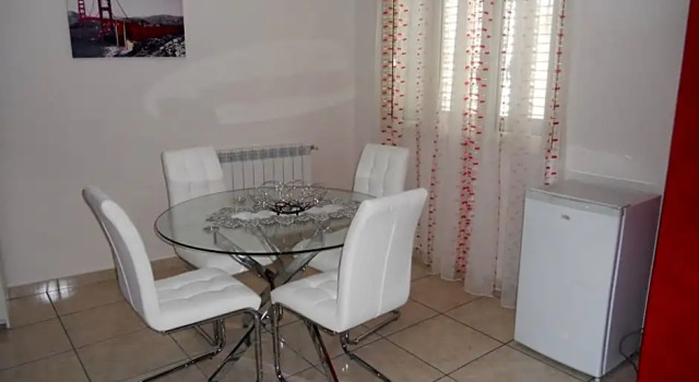 B&B Le Tre Gemme, Book Bed and Breakfast Hoteller i Lentini med parkering, Parkering
