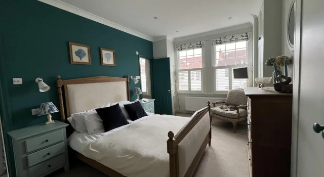 London Charm on Connaught Avenue, Забронировать Дом для отпуска Коттеджи Большого Лондона, Коттедж
