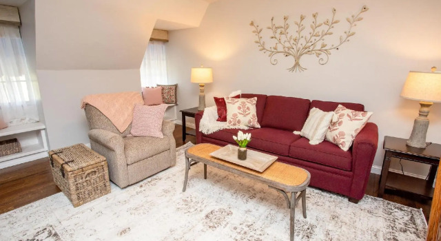Hummingbird Estate, Buchen Sie Bed & Breakfast SPA-Hotels in Medford, SPA
