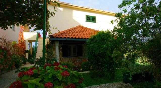 Ita 1 - With Nice Garden - A1 Ita, Rezerwuj Hotel Brac Island 