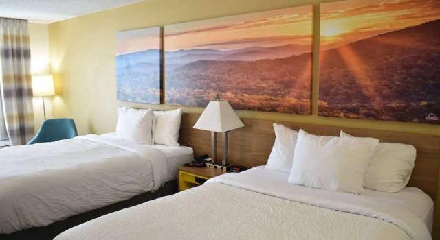 Четырёхместный номер Standard Days Inn by Wyndham Reidsville