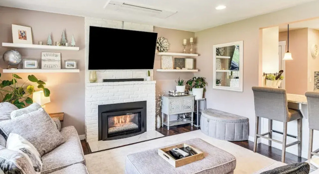 7 Mi to Vancouver Waterfront: Sleek Home w/ Yard!, Забронировать Дом для отпуска Ванкувер Willamette Valley