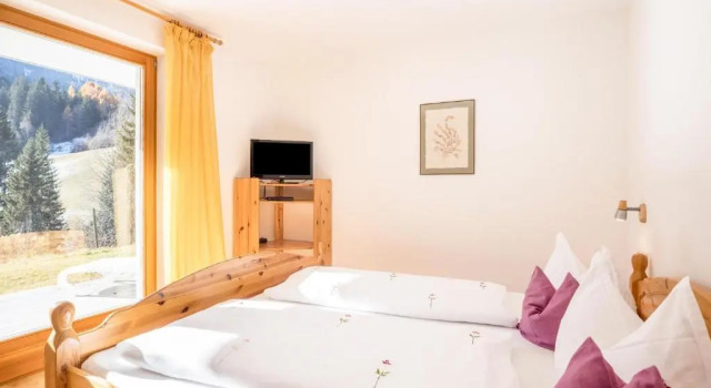 Lettnerhof Bnb Wohnung 2, Забронировать Отель «постель и завтрак» Монгуэльфо План-де-Коронес, рядом с Guggenberg Platter