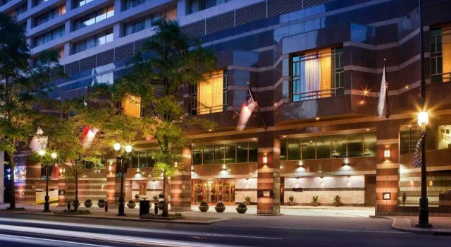 Кровать в общем номере Charlotte Marriott City Center