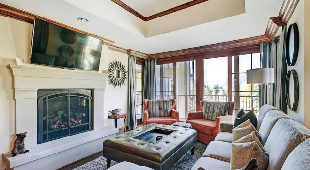 Chic 2 BR+Den Ritz-Carlton Condo with Valley Views by RedAwning - Save 20% on 7+ Nights!, Забронировать Апартаменты/квартира Отели Вейл с парковкой, Парковка