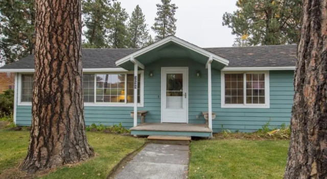 Коттедж с 3 комнатами Pine Street Cottage
