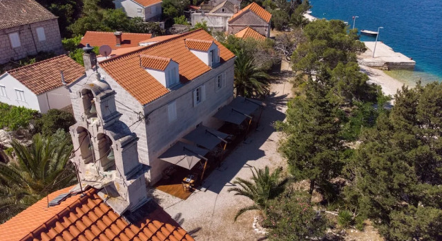 Vrnik Arts Club