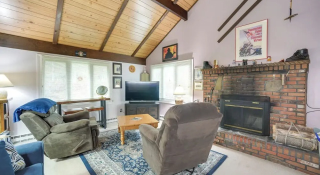 Коттедж Hunter Hideaway w/ Yard & Deck: 3 Mi to Ski Slopes